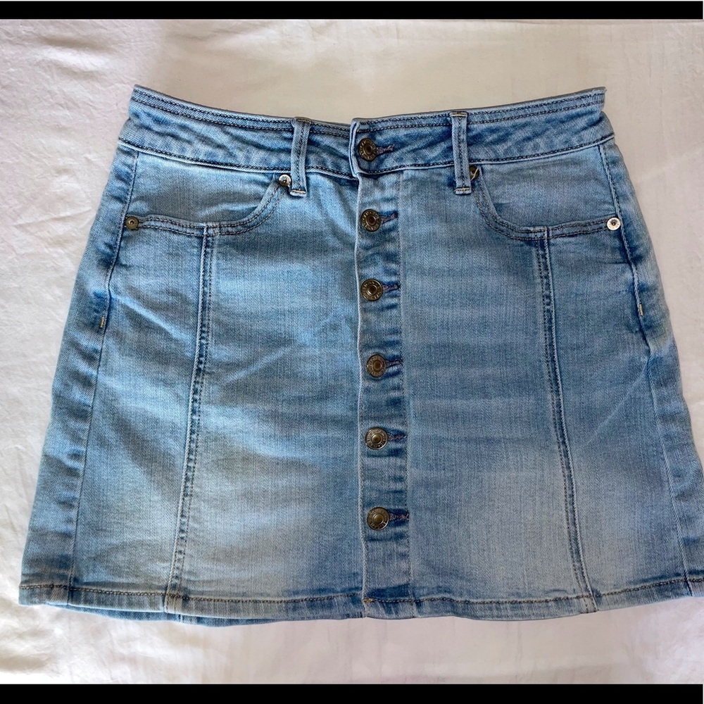 Women’s American Eagle Denim High Rise A-Line Skirt. Size 4.